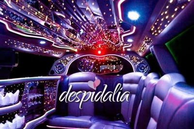 Louez une limousine Chrysler 300C blanche à Barcelone