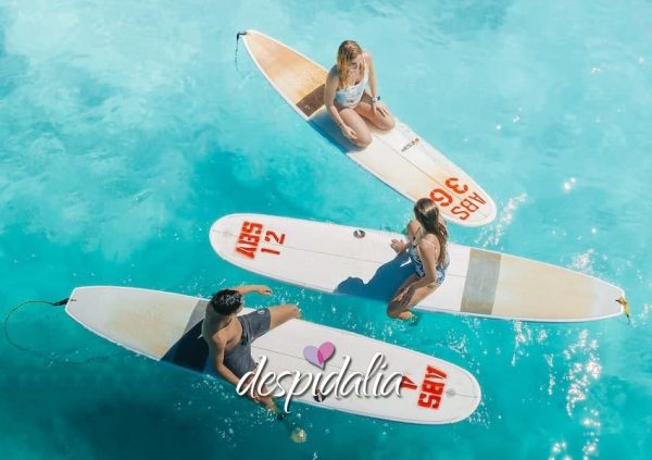 Cours de surf pour débutants pour enterrements de vie de garçon et de fille