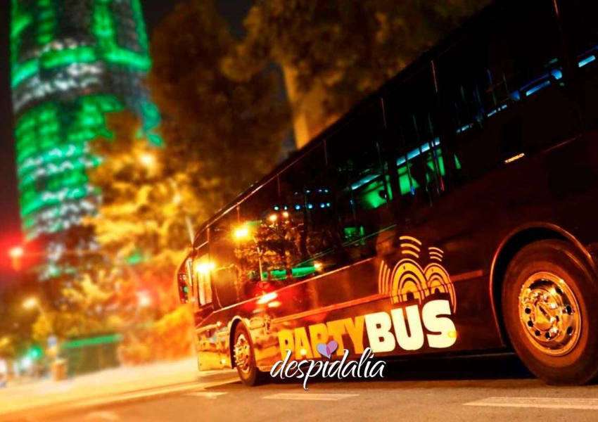 fête dans les bus à travers Barcelone